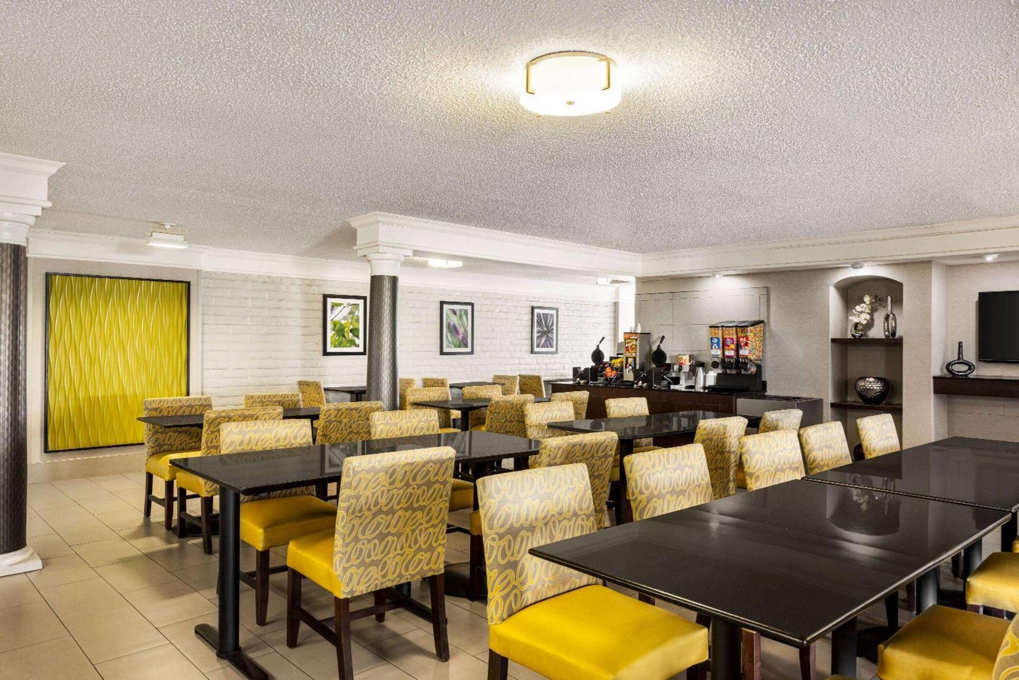 La Quinta Inn By Wyndham San Antonio I-35 N At Toepperwein Esterno foto